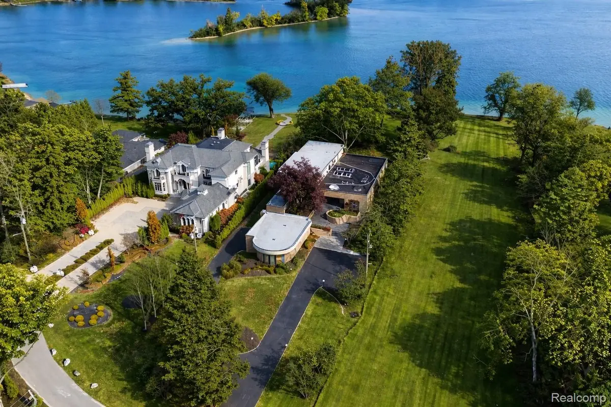 3317 W Shore Drive, Orchard Lake Village, MI 48324 - #1