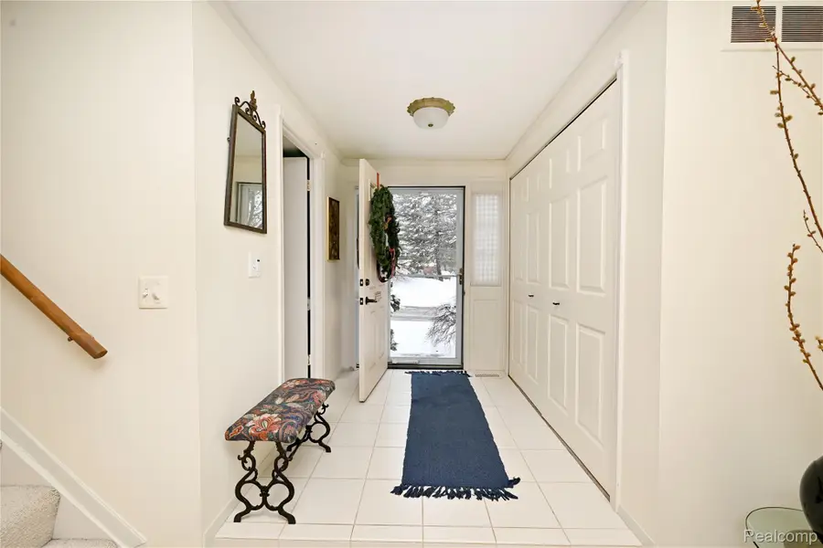 5084 Buckingham, Troy, MI 48098 - #3