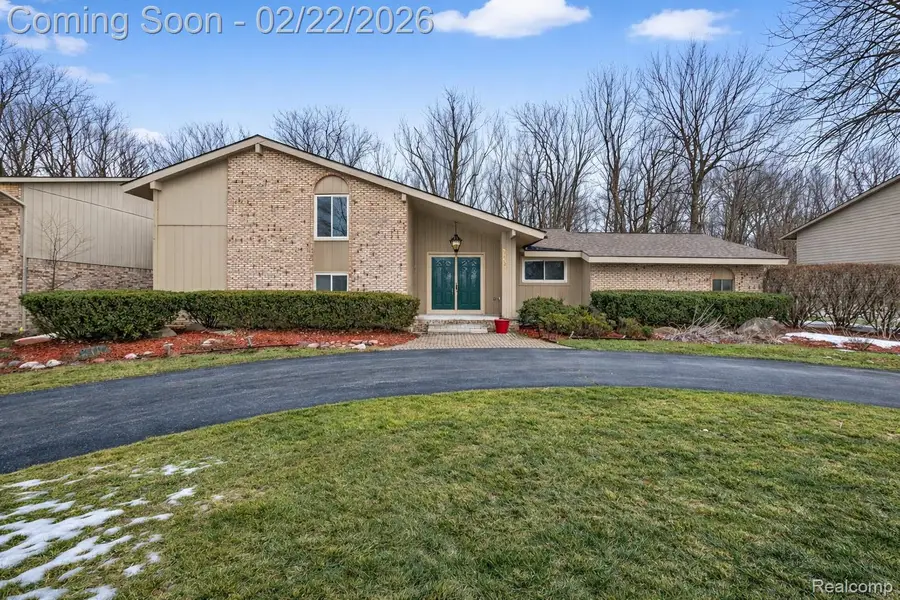 28902 Creek Bend Drive, Farmington Hills, MI 48331 - #2