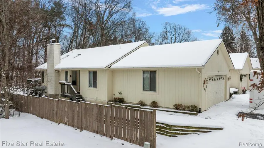 6586 Pontiac Lake Road #1, Waterford, MI 48327 - #2