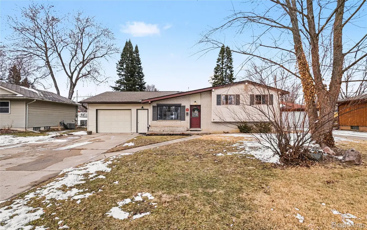 8480 Chelmsford Drive, Swartz Creek, MI 48473 - #1