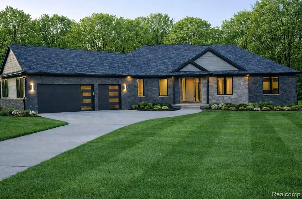 632 Kings Fairway Lane, Grand Blanc, MI 48439 - #1