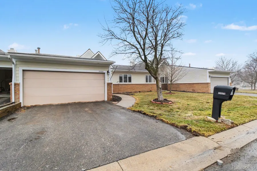 35050 Hillside Drive, Farmington, MI 48335 - #2