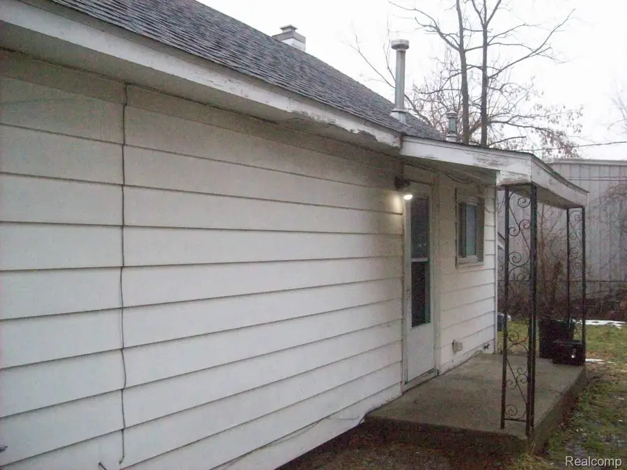 150 N Josephine Avenue, Waterford, MI 48328 - #2