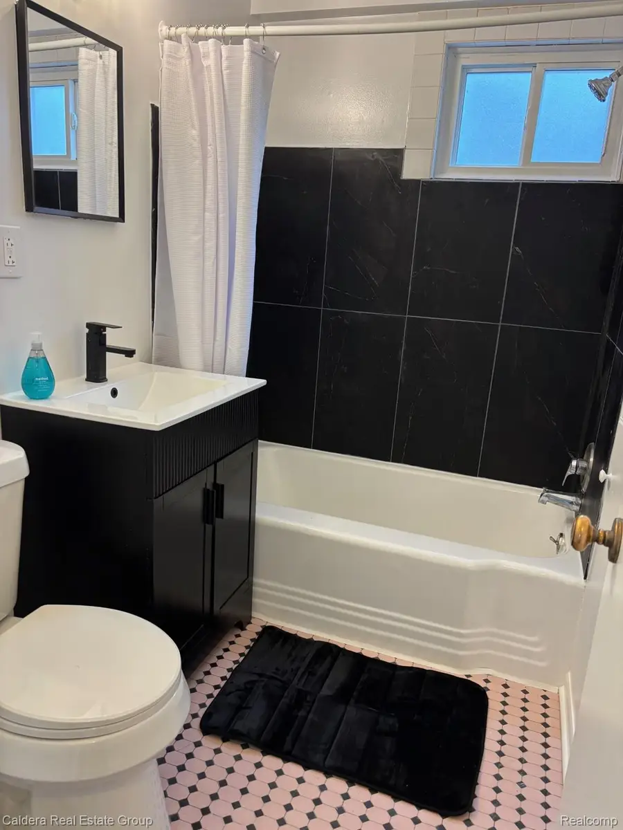 1506 Pettibone Avenue, Flint, MI 48507 - #2