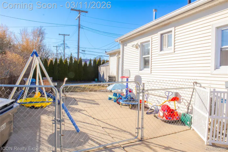 28029 Rosemont Street, Roseville, MI 48066 - #3