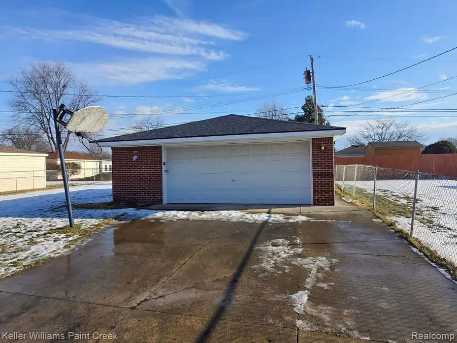 33538 Cornelissen Drive, Sterling Heights, MI 48312 - #3