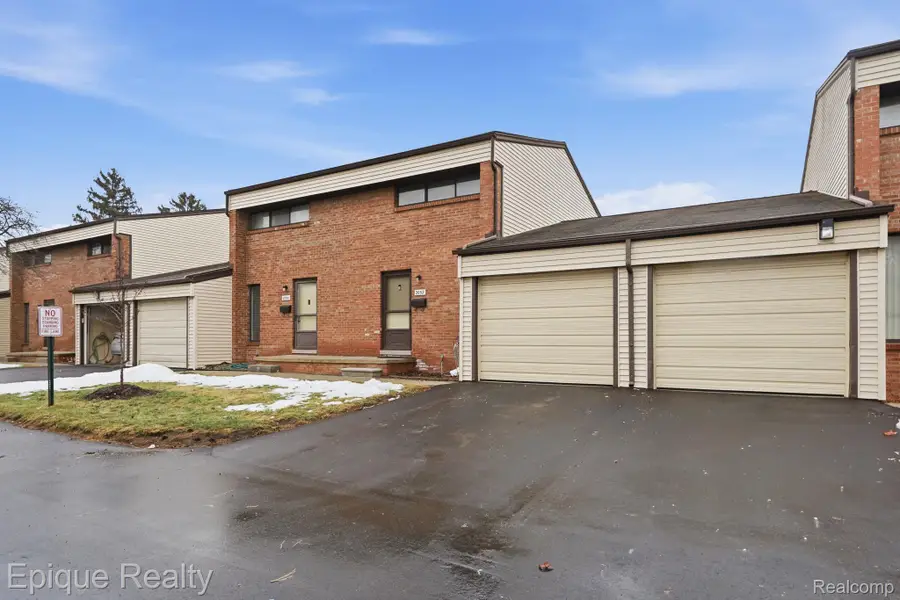 2052 Roman Court, Warren, MI 48092 - #2