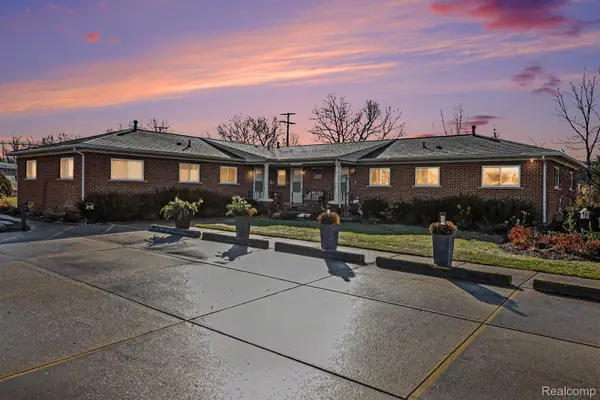 27036 Sandy Hill Lane, NewHudson, MI 48165