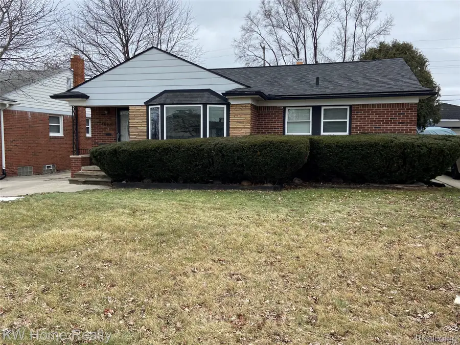 18100 Holland Avenue, Eastpointe, MI 48021 - #2