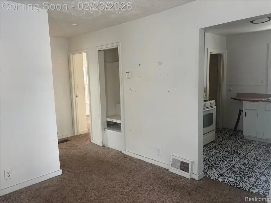 95 W Beverly Avenue, Pontiac, MI 48340 - #3