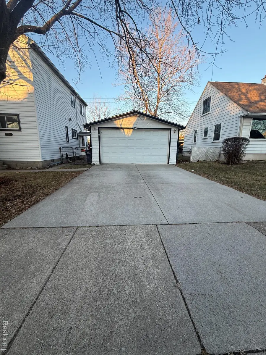 764 White Avenue, Lincoln Park, MI 48146 - #3