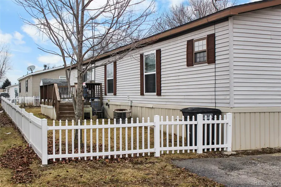 2351 Hiddenview Drive, Newport, MI 48166 - #2