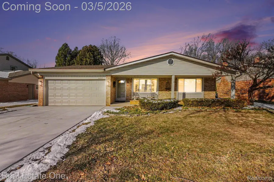 6605 Emerald Lake Drive, Troy, MI 48085 - #2