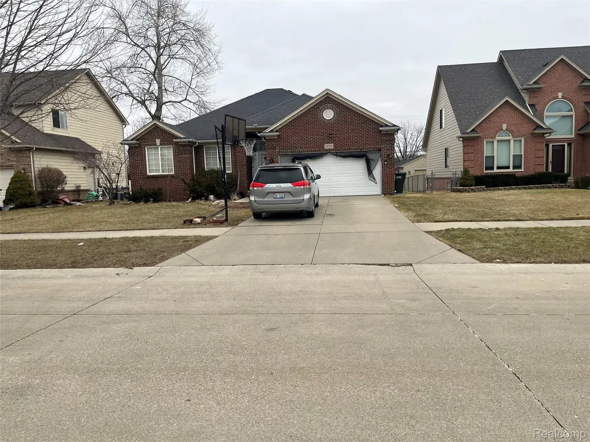 33558 Ashton Dr, Sterling Heights, MI 48312 - #1