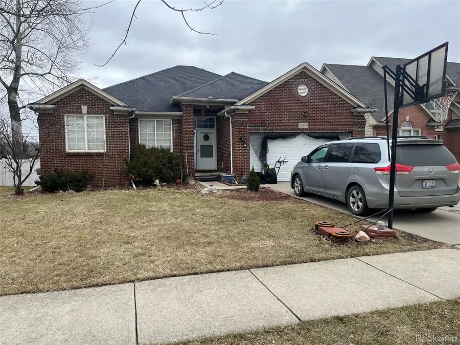 33558 Ashton Dr, Sterling Heights, MI 48312 - #2