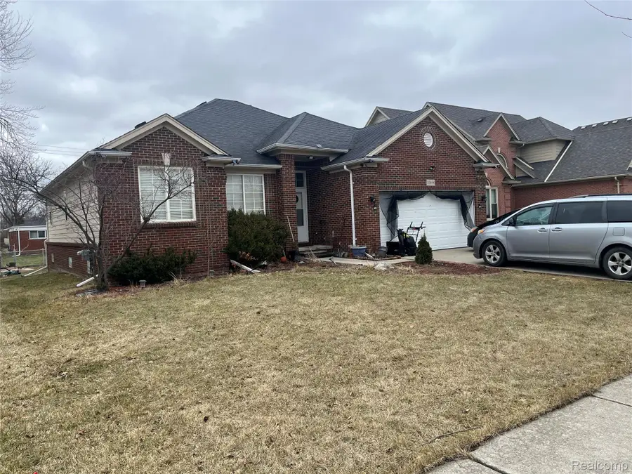 33558 Ashton Dr, Sterling Heights, MI 48312 - #3