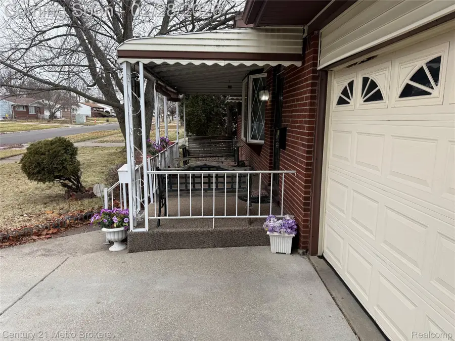 6126 Titan Road, Beecher, MI 48458 - #2