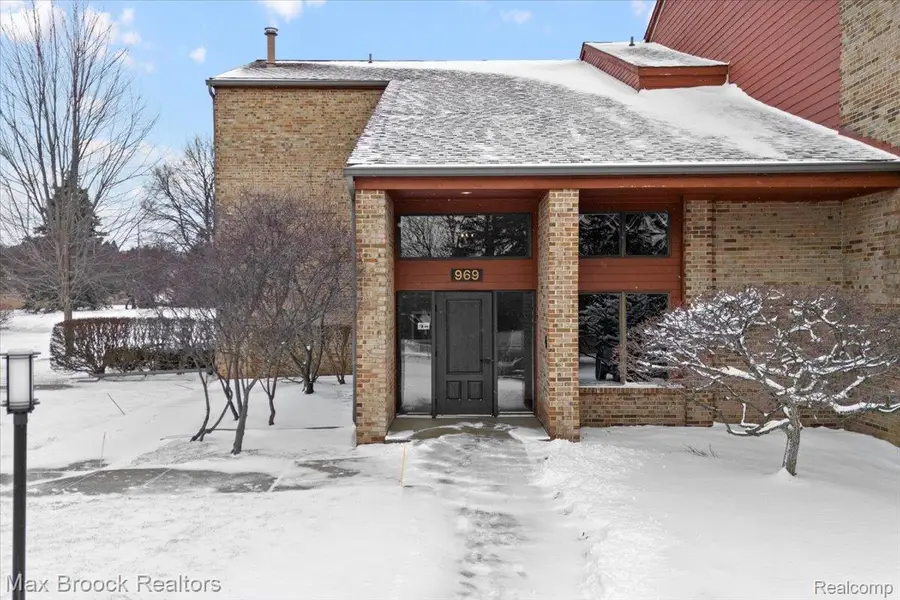 969 Greenview Court #42, Rochester Hills, MI 48307 - #2