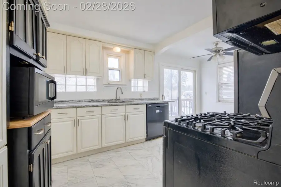 23560 Wellington Avenue, Warren, MI 48089 - #3