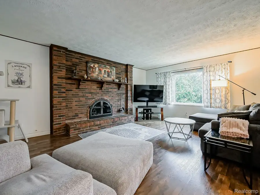 38131 Chatham Court, Sterling Heights, MI 48310 - #3