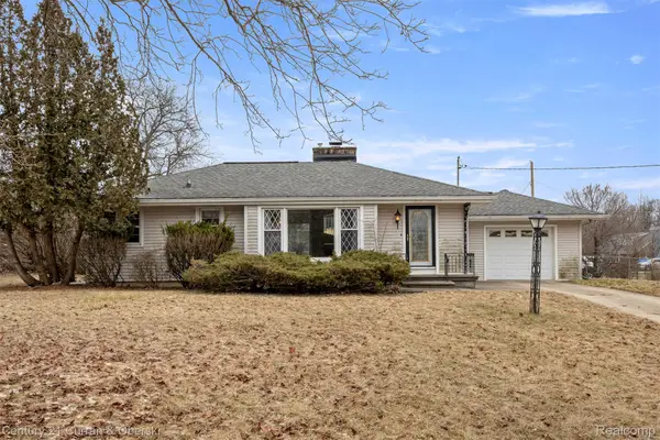 2008 Cascade Drive, Jackson, MI 49203