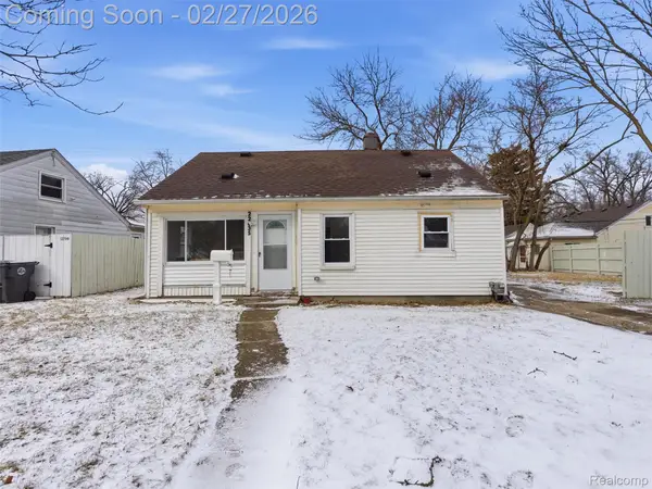 22035 Scotia Road, OakPark, MI 48237
