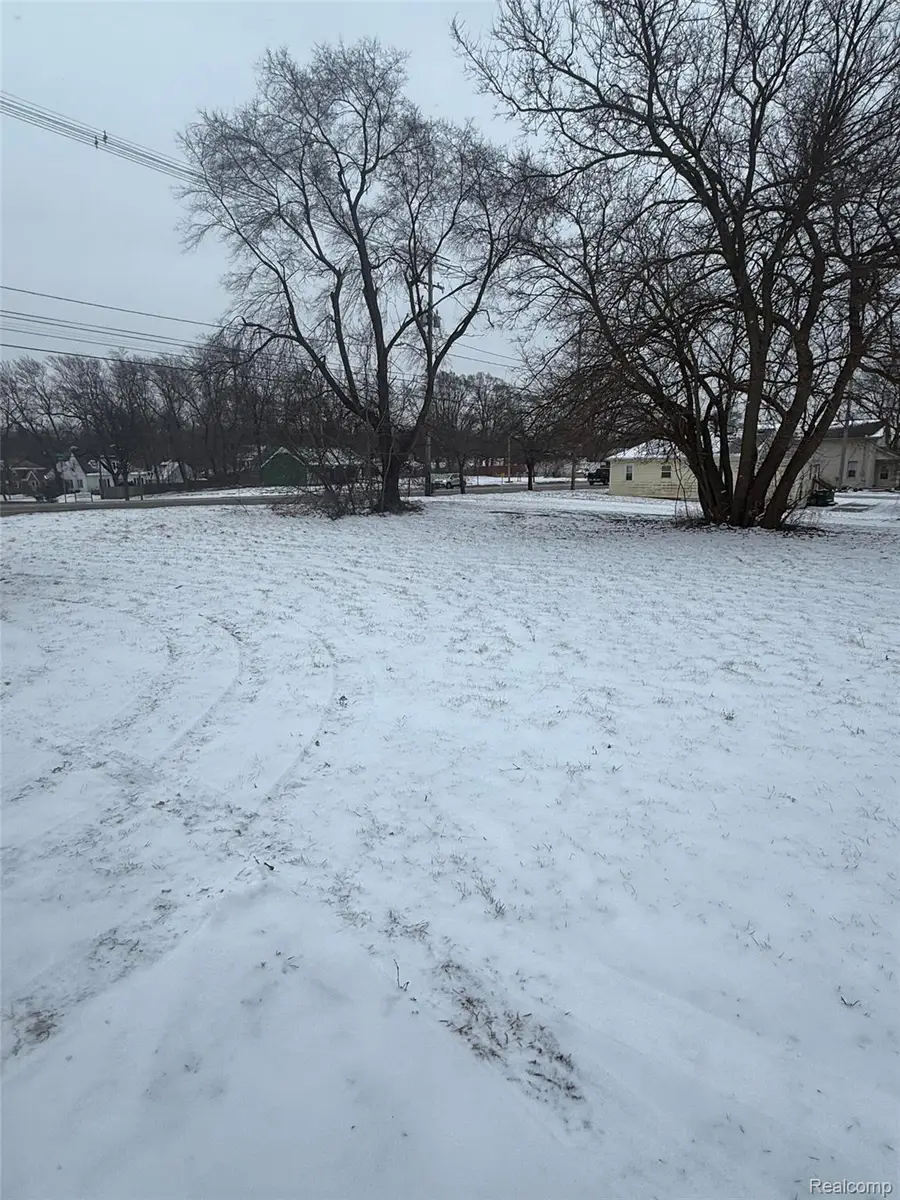 3140 S Cedar Street, Lansing, MI 48910 - #2