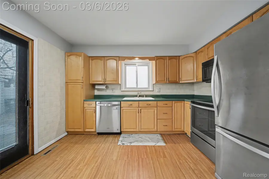 9228 Mueller Street, Taylor, MI 48180 - #3