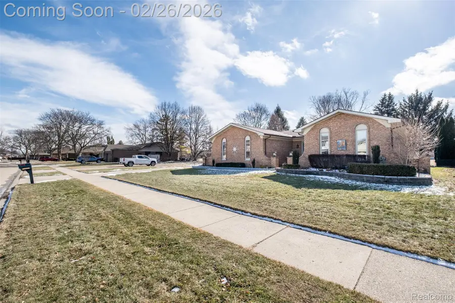 14256 Four Lakes Drive, Sterling Heights, MI 48313 - #2