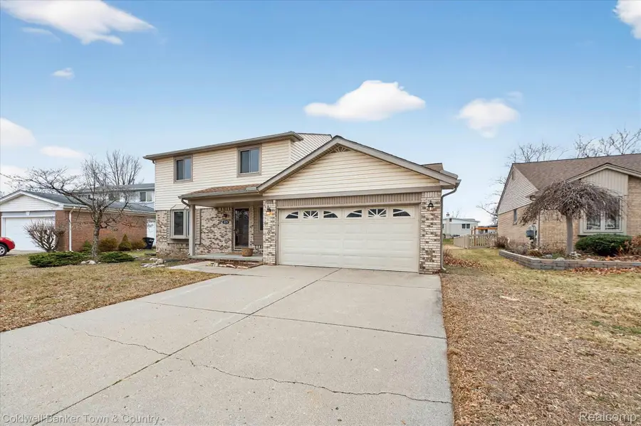 8895 Knolson Avenue, Livonia, MI 48150 - #3