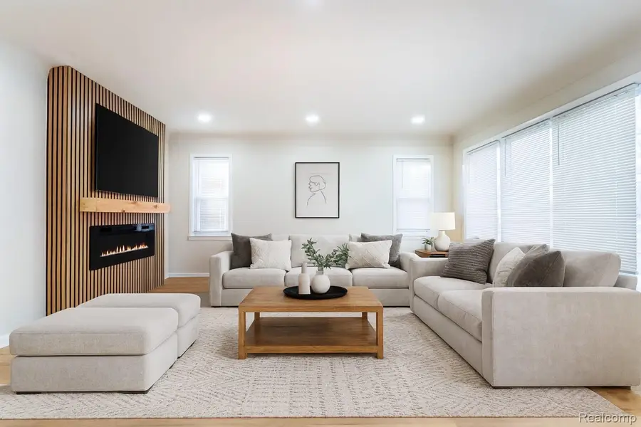 21618 Woodbridge Street, Saint Clair Shores, MI 48080 - #3