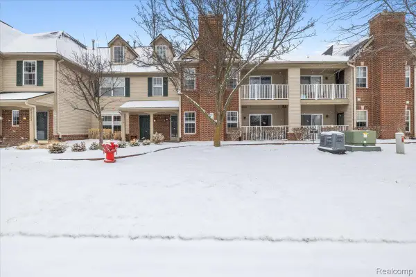 4127 Kirkway Court #99, Howell, MI 48843