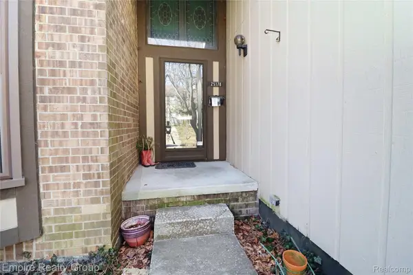 25178 Maplebrooke Drive, Southfield, MI 48033