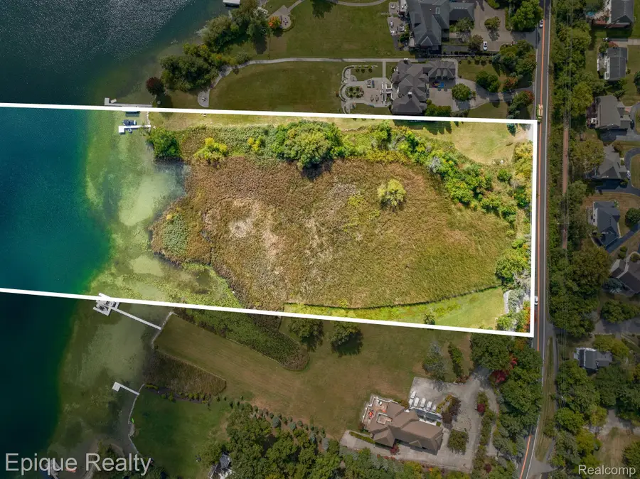 5375 Middlebelt Road, West Bloomfield, MI 48323 - #2