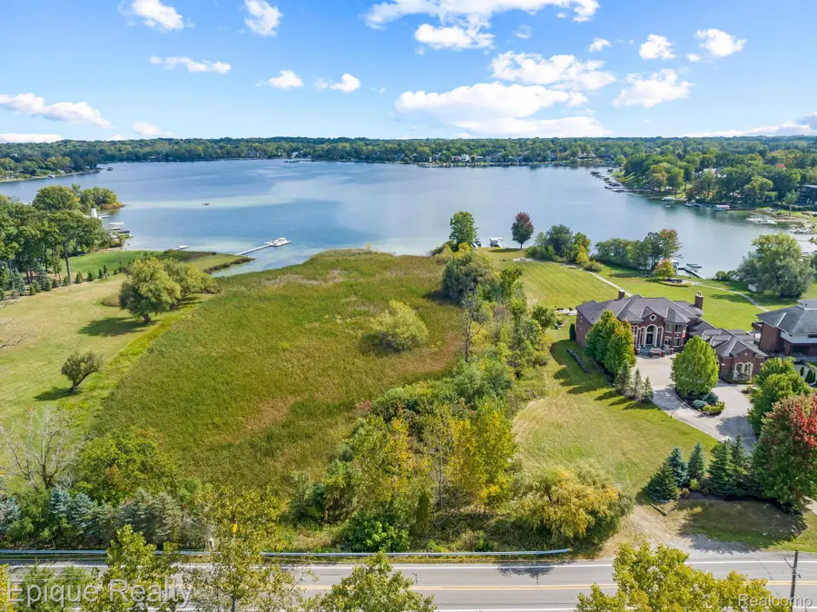 5375 Middlebelt Road, West Bloomfield, MI 48323 - #3