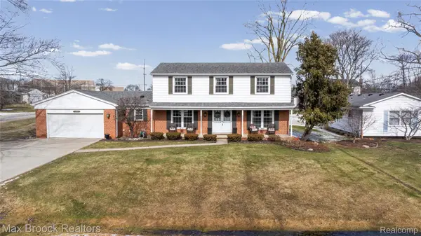 25884 Castlereigh Drive, Farmington, MI 48336