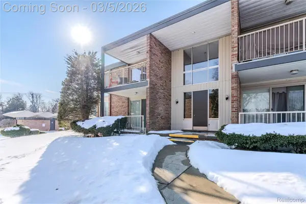 4045 W Maple Road #C101, BloomfieldHills, MI 48301