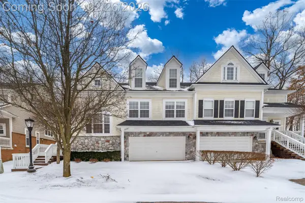 638 W Bluff Court #31, RochesterHills, MI 48307