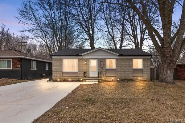 39621 Detroit Street, HarrisonTownship, MI 48045