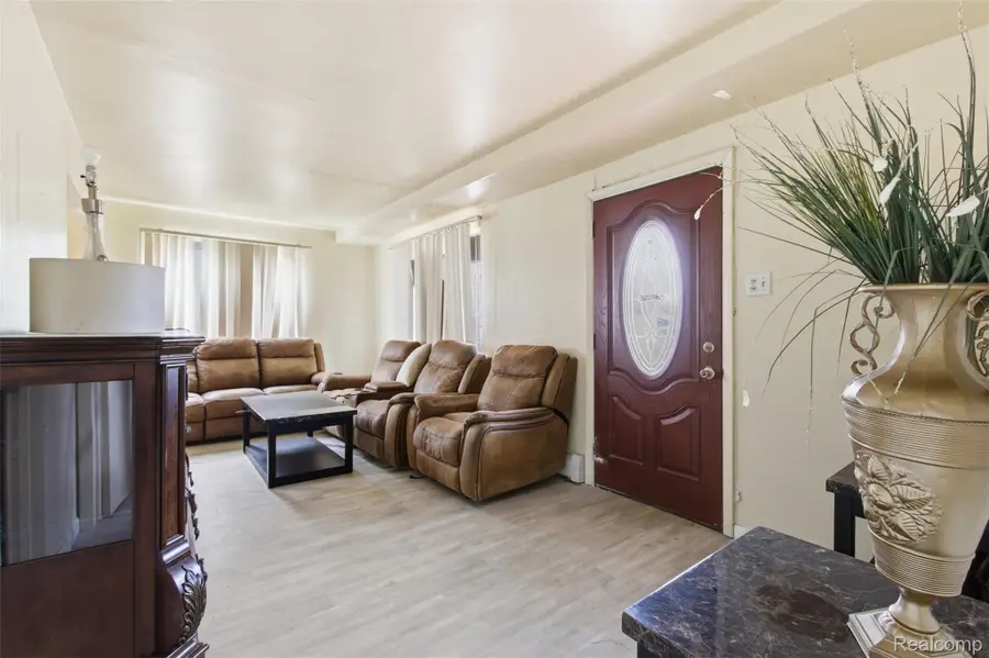 6011 Washington Street, Romulus, MI 48174 - #2