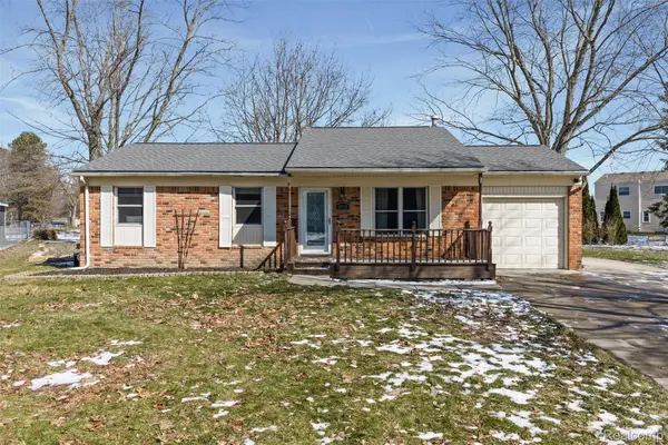 3712 Summit Court, Wixom, MI 48393
