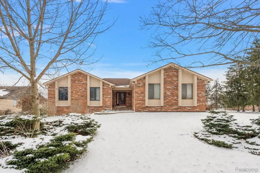 2251 Highsplint Drive, Rochester Hills, MI 48307 - #2