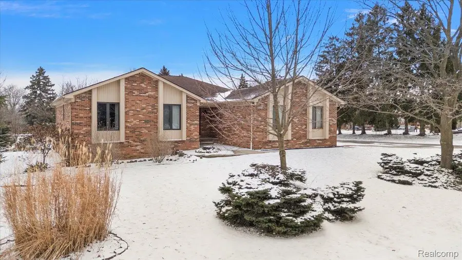 2251 Highsplint Drive, Rochester Hills, MI 48307 - #3
