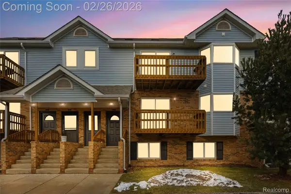 253 Pinewood Circle, Plymouth, MI 48170