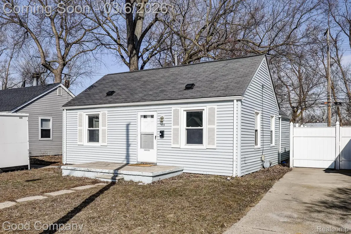 555 E Mahan Avenue, Hazel Park, MI 48030 - #1