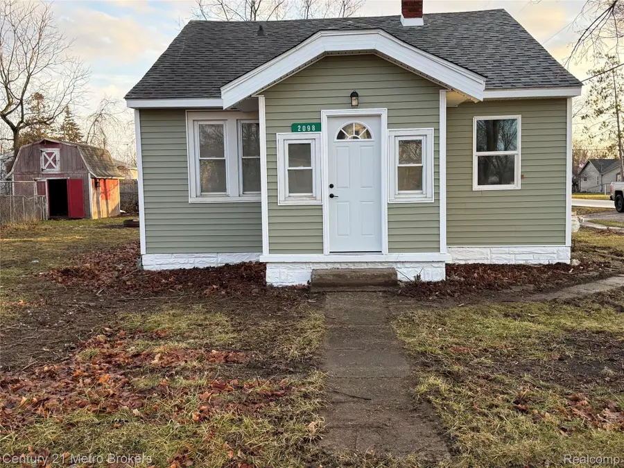 2098 E Scottwood Avenue, Burton, MI 48529 - #2