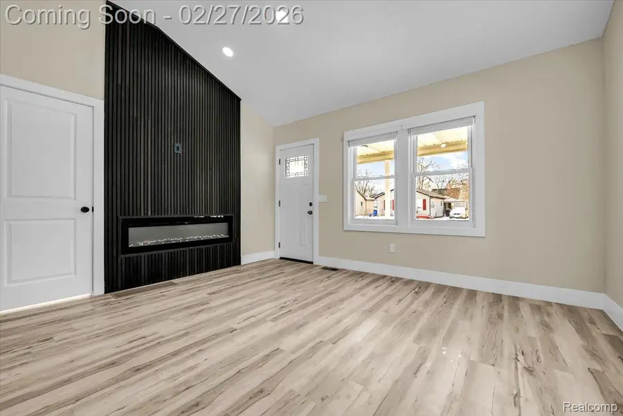 617 Mckeighan Avenue, Flint, MI 48507 - #2