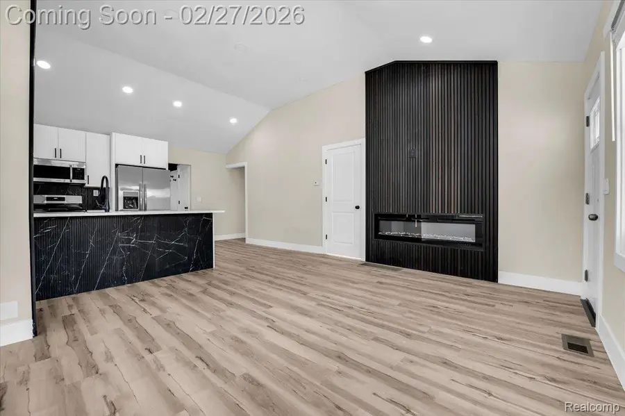 617 Mckeighan Avenue, Flint, MI 48507 - #3