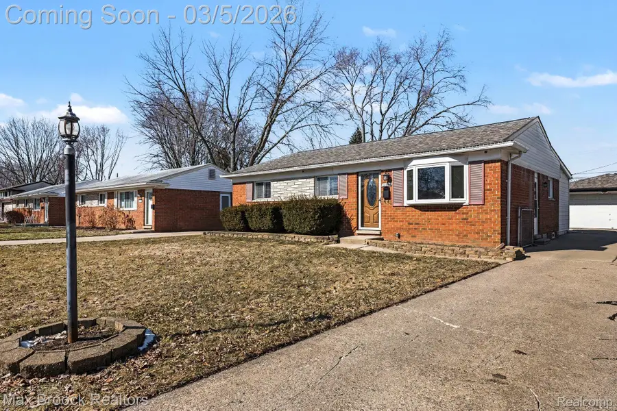 8451 Doncaster Drive, Sterling Heights, MI 48312 - #2